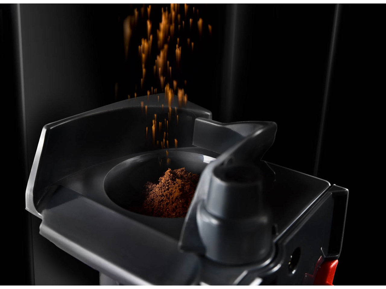 Delonghi - PrimaDonna Super-Automatic Espresso Machine ESAM 6900.M